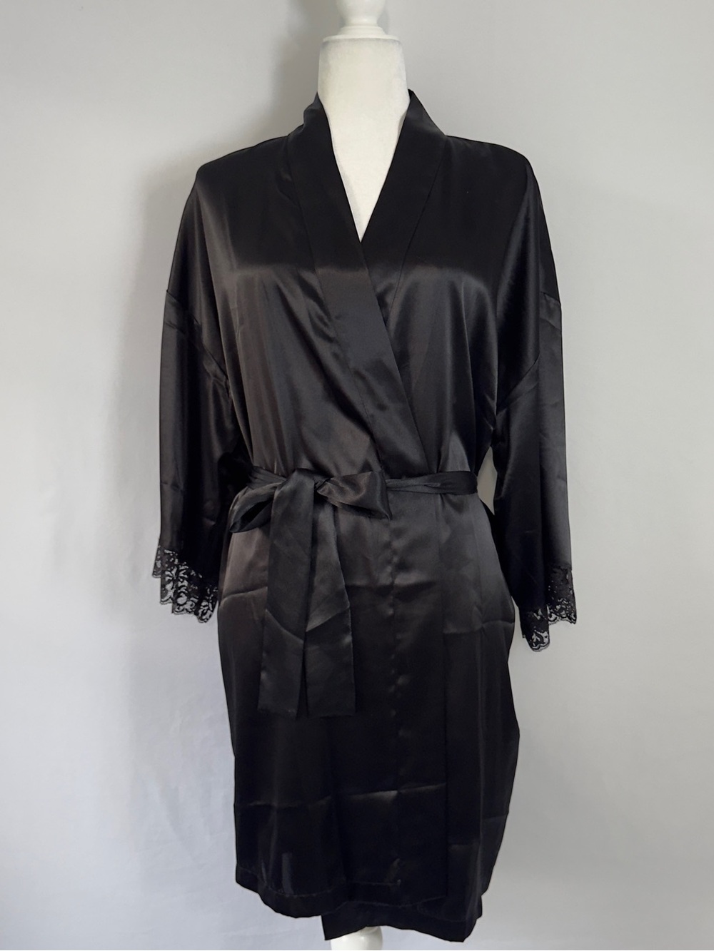 Vintage Victoria’s Secret Black Satin Robe Kimono Lace Trim Sleeves Womens M